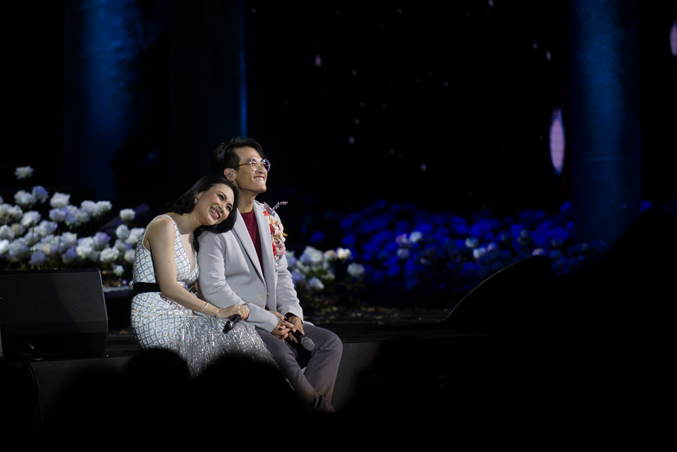 Mỹ Tâm lần đầu tựa vai Hà Anh Tuấn, cùng hát về thời thanh xuân